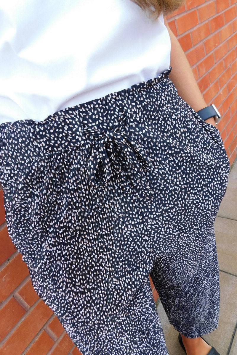 Famous Store Plisse Printed Crop Trousers