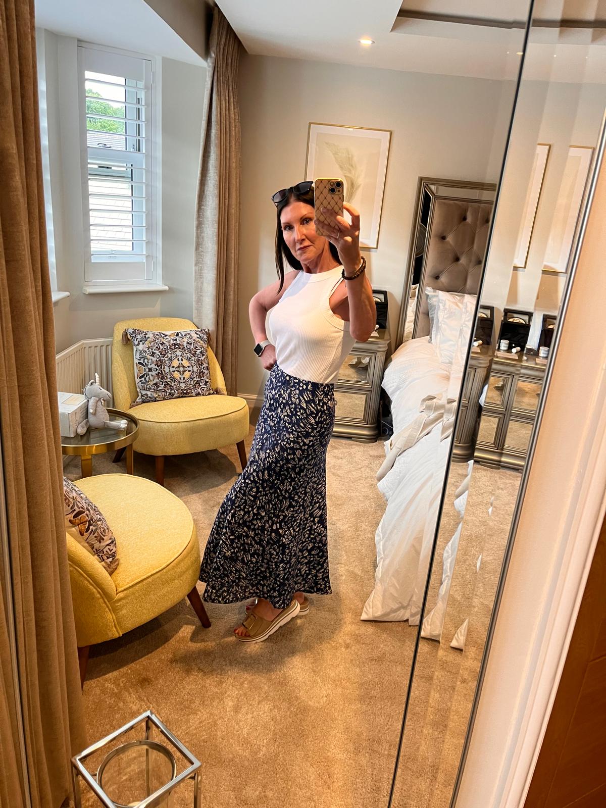 EX Famous Store  Navy Skirt