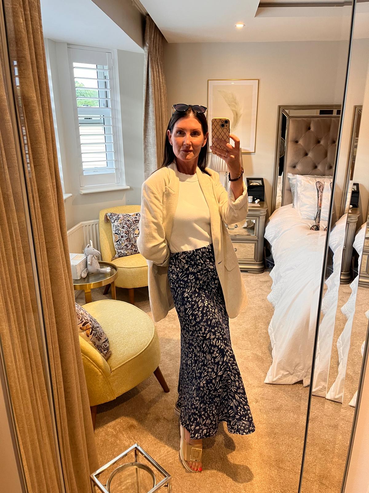 EX Famous Store  Navy Skirt