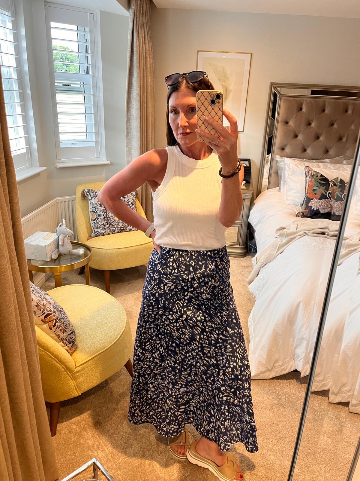EX Famous Store  Navy Skirt
