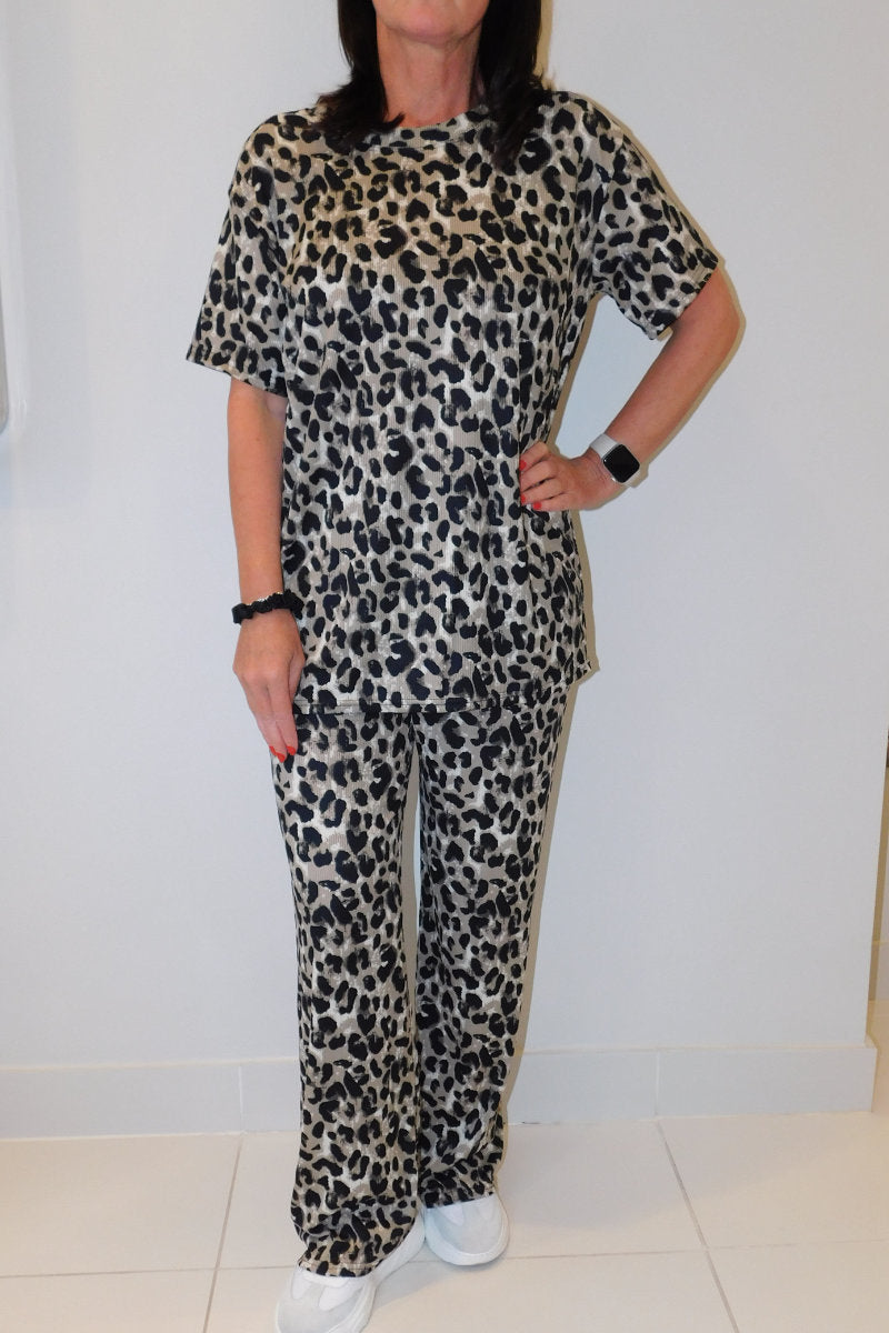 Ladies Animal Print Plisse Style Lounge Set