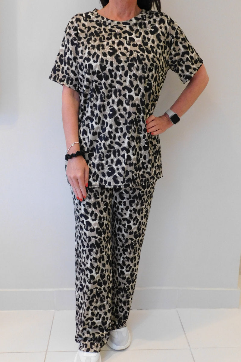 Ladies Animal Print Plisse Style Lounge Set