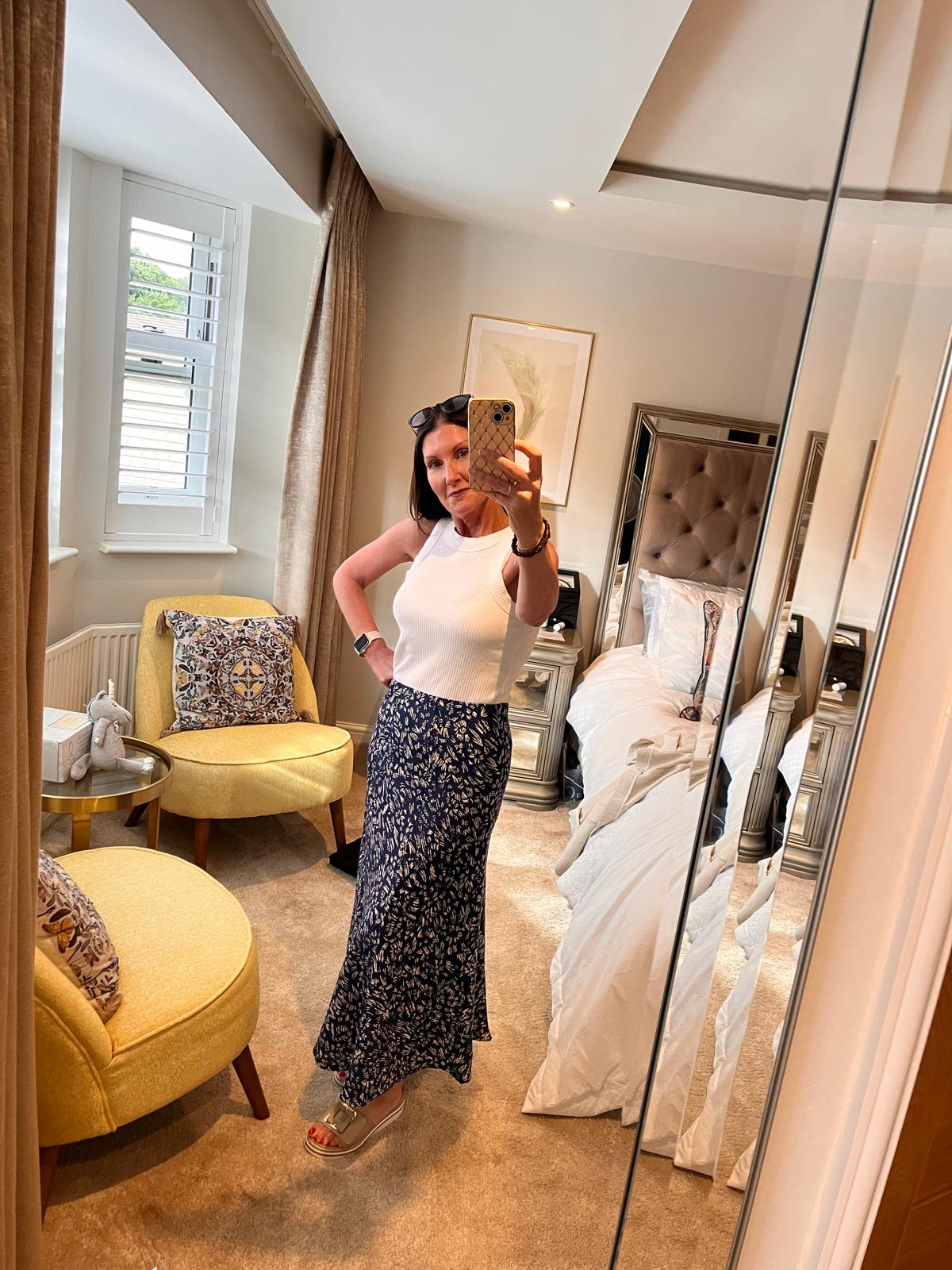 EX Famous Store  Navy Skirt