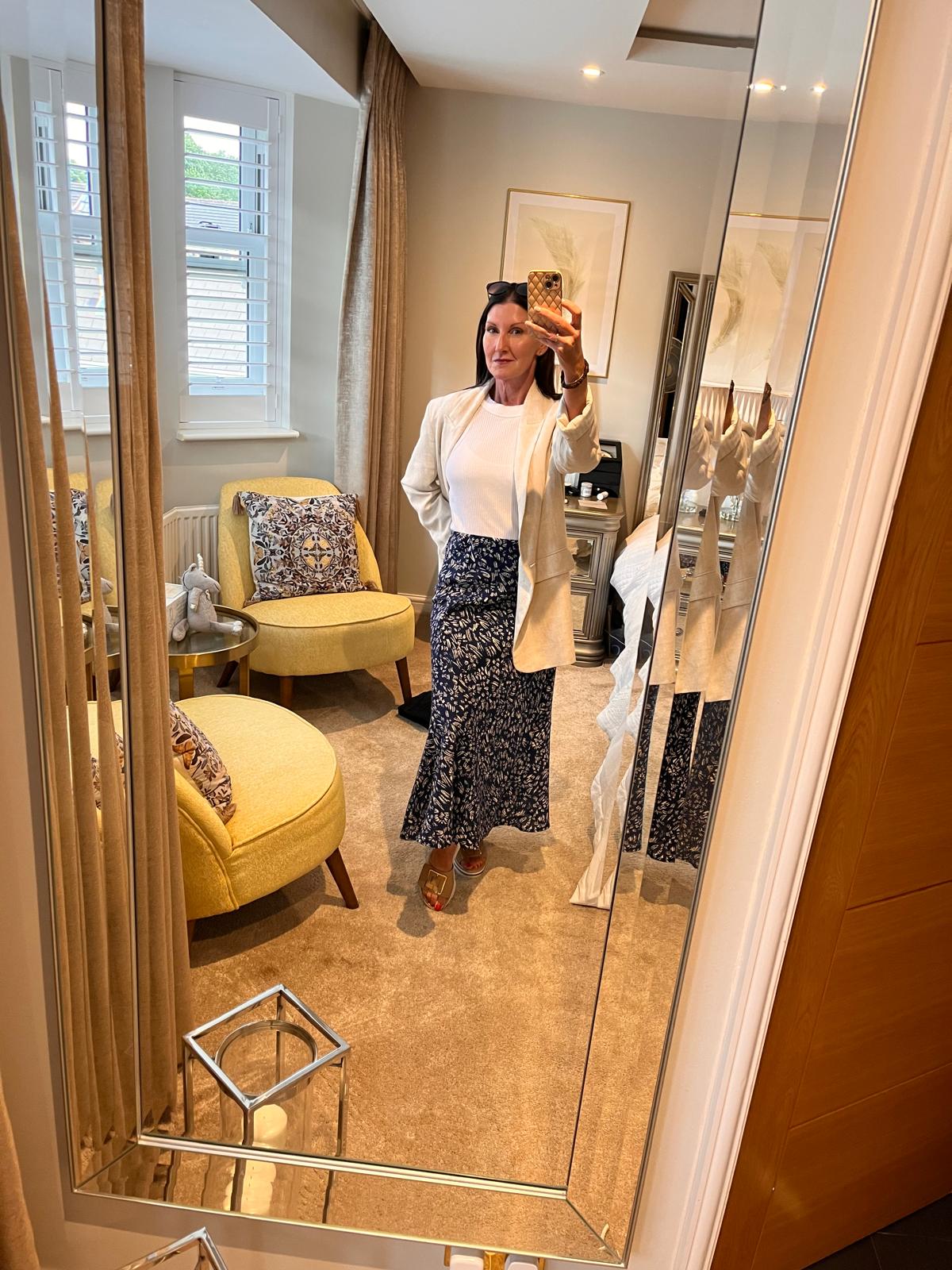 EX Famous Store  Navy Skirt