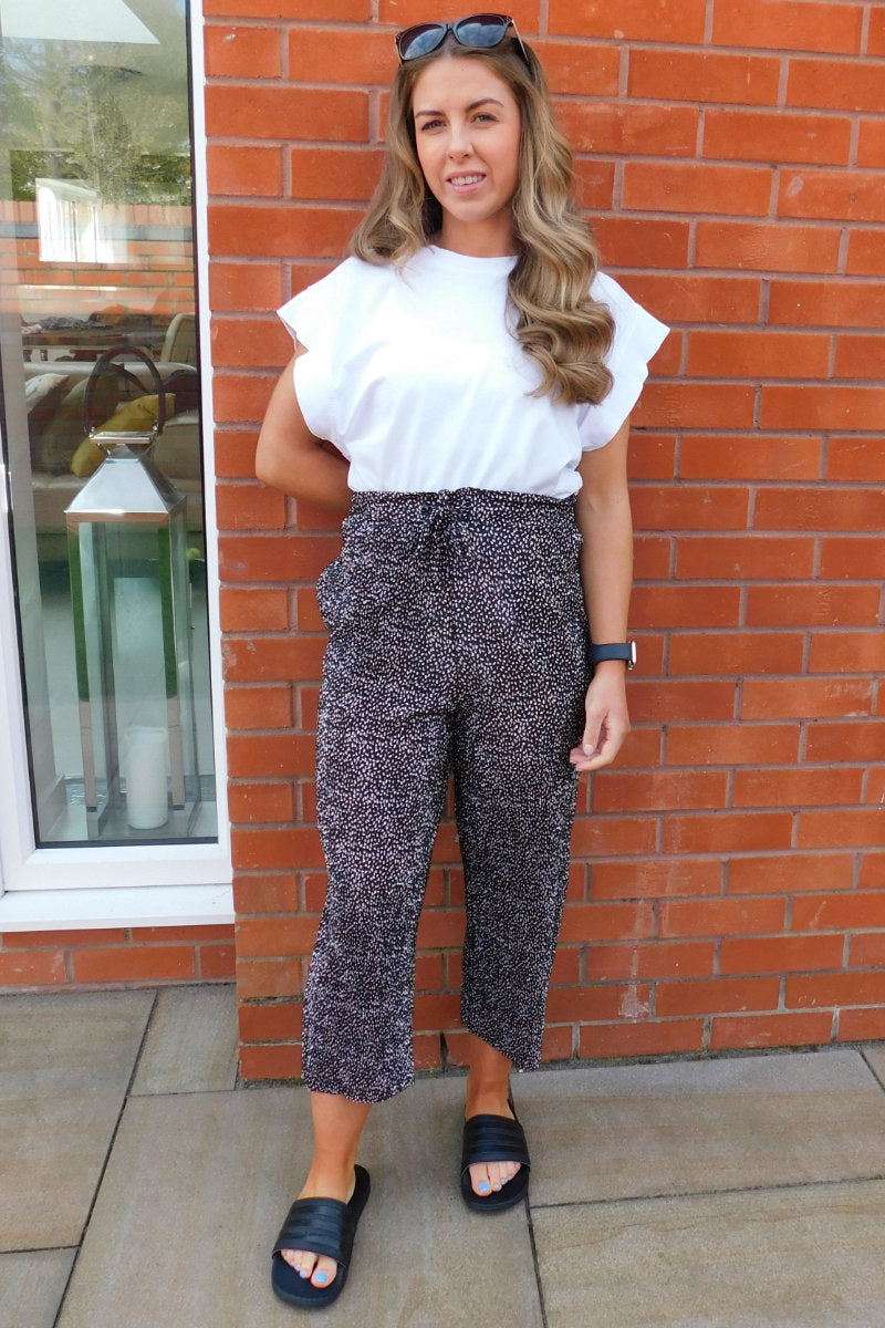 Famous Store Plisse Printed Crop Trousers